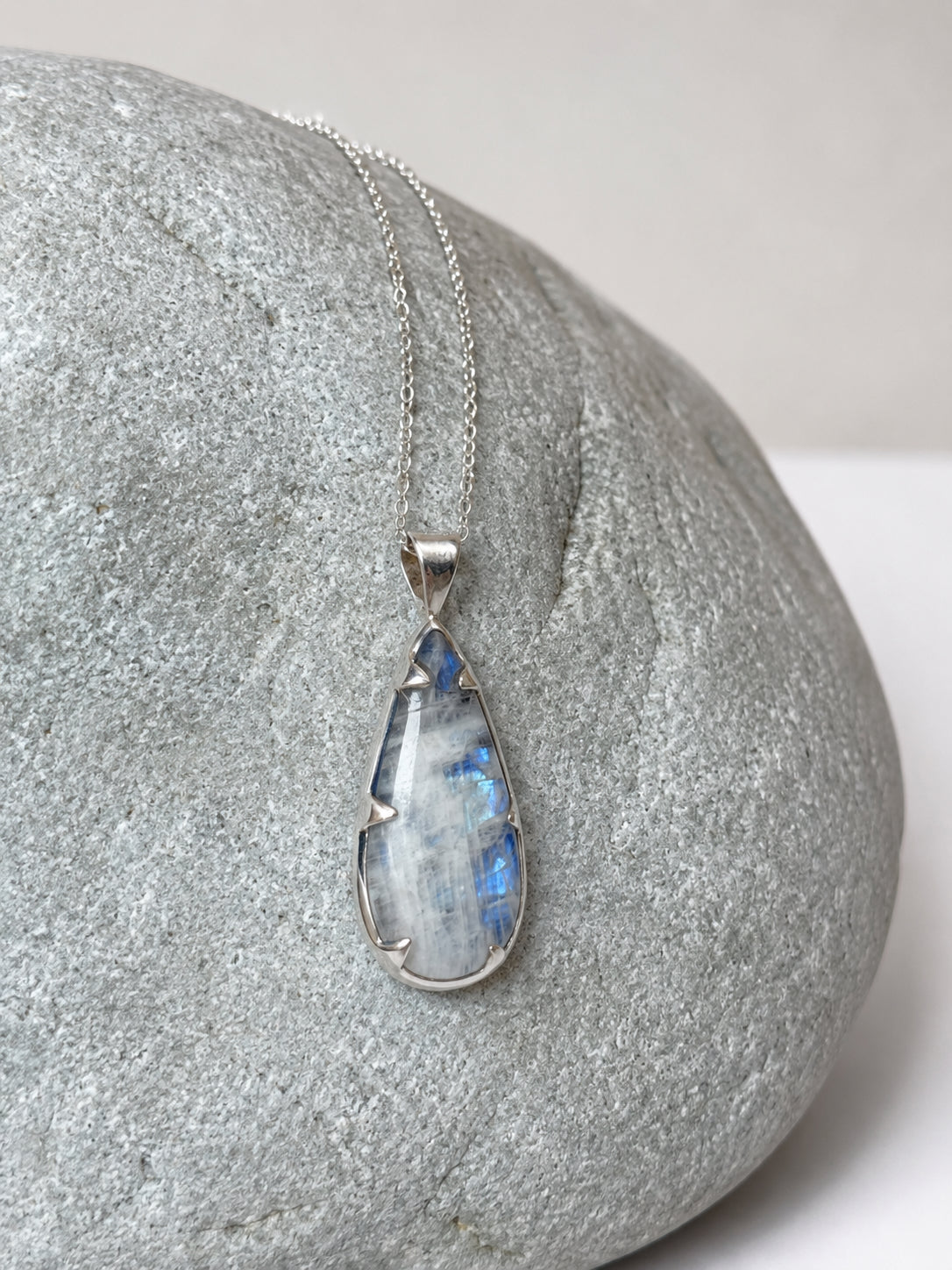 LabradoritePendantNecklace.jpg