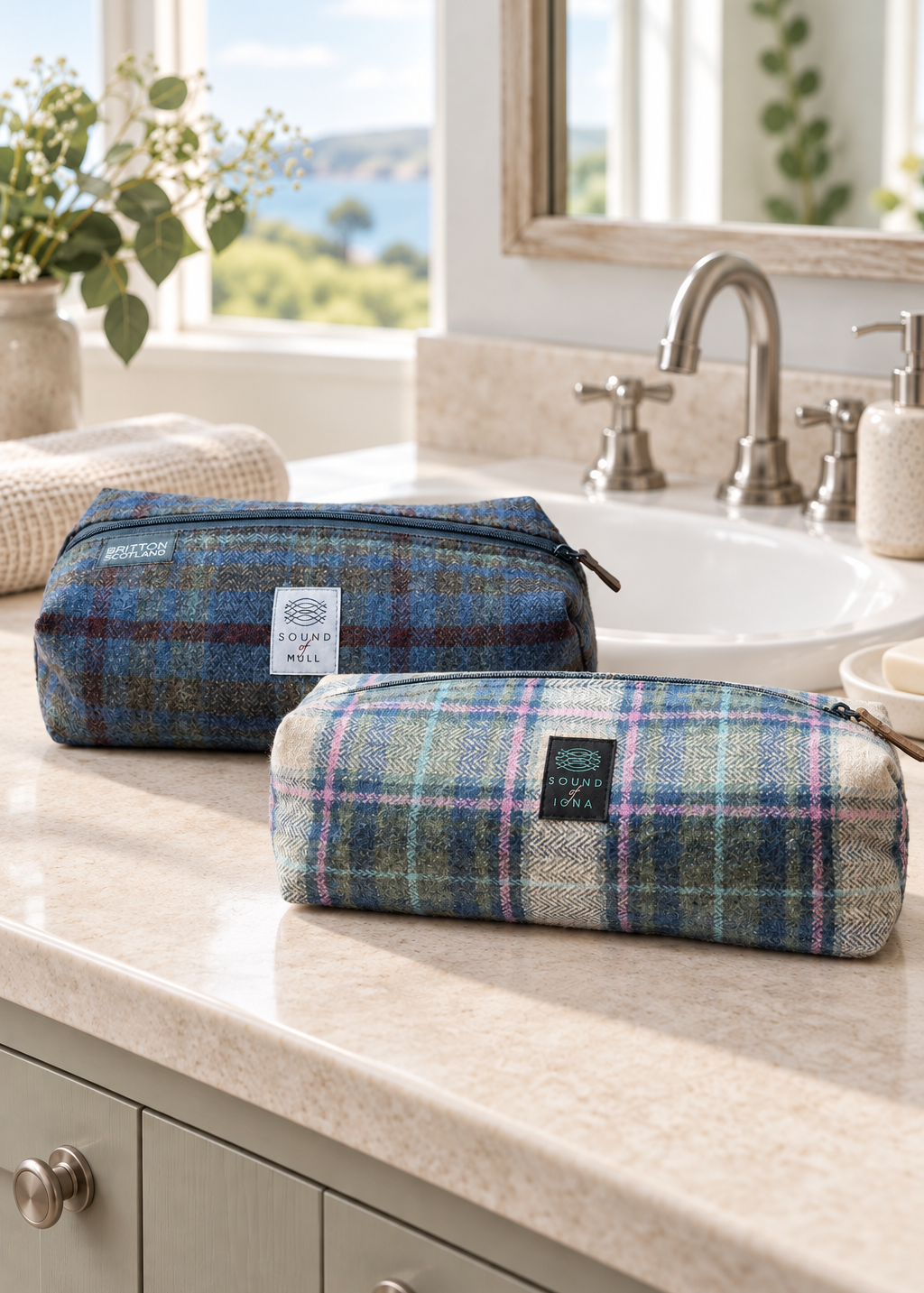 Martyrs-Bay-Sound-of-Iona-Tweed-Washbag.png